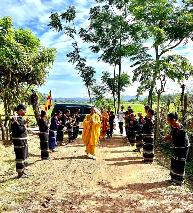 Cảm xúc mùa Phật đản: Bàn tay chắp thành liên hoa… ảnh 1