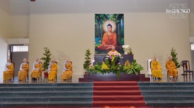 Trưởng lão Hòa thượng Thích Trí Quảng sách tấn Tăng, Ni sinh Học viện Phật giáo VN tại TP.HCM ảnh 2