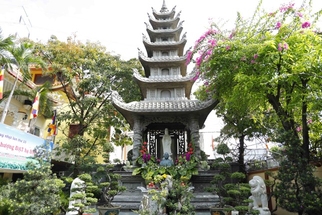 Bảo tháp Hòa thượng Thích Đạt Đạo trong khuôn viên chùa Bát Nhã ảnh 5