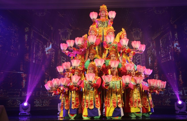 Lục cúng hoa đăng là điệu múa nổi bật, mang đậm dấu ấn Phật giáo trong hệ thống vũ nhạc cung đình triều Nguyễn ảnh 1