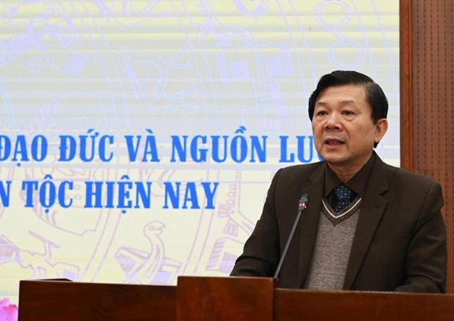 TS.Nguyễn Hữu Dũng phát biểu