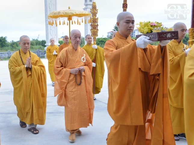 Trưởng lão Hòa thượng Thích Trí Quảng sách tấn Tăng, Ni sinh Học viện Phật giáo VN tại TP.HCM ảnh 4