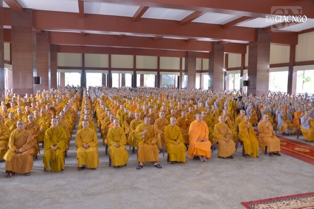 Trưởng lão Hòa thượng Thích Trí Quảng sách tấn Tăng, Ni sinh Học viện Phật giáo VN tại TP.HCM ảnh 9