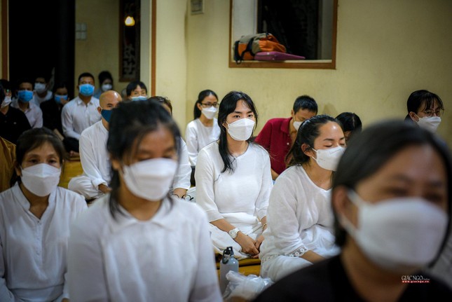 Việc lắng nghe giáo pháp là điều vô cùng bổ ích đối với đời sống tâm hồn của người Phật tử, giúp bản thân họ hiểu và thực hành chúng một cách đúng đắn hơn Việc lắng nghe giáo pháp là điều vô cùng bổ ích đối với đời sống tâm hồn của người Phật tử, giúp bản thân họ hiểu và thực hành chúng một cách đúng đắn hơn