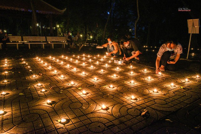 Đây là một đêm không ngủ để tu tập cúng dường Đức Phật Đây là một đêm không ngủ để tu tập cúng dường Đức Phật