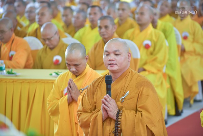 Đại đức Thích Nguyên Trung dâng lời phát nguyện