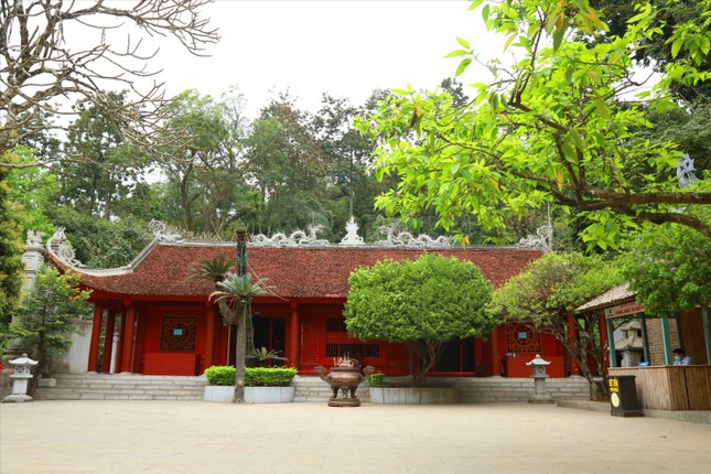 Chùa Thiên Quang trên núi Nghĩa Lĩnh