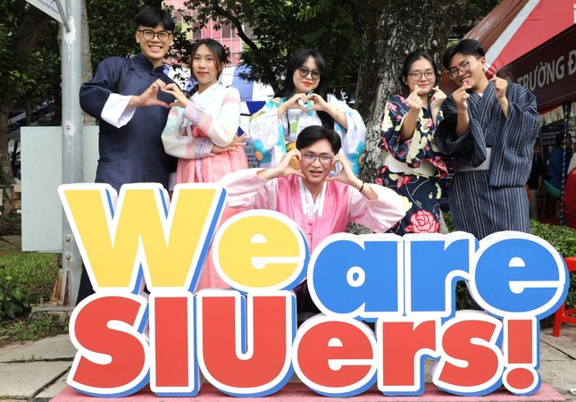 Ngành Đông phương học tại SIU cung cấp một môi trường hiện đại, năng động, giúp sinh viên phát huy tối đa tiềm năng và khả năng sáng tạo của bản thân Ngành Đông phương học tại SIU cung cấp một môi trường hiện đại, năng động, giúp sinh viên phát huy tối đa tiềm năng và khả năng sáng tạo của bản thân