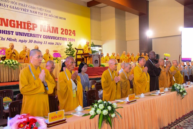Chư tôn đức niệm Phật cầu gia bị trước buổi lễ