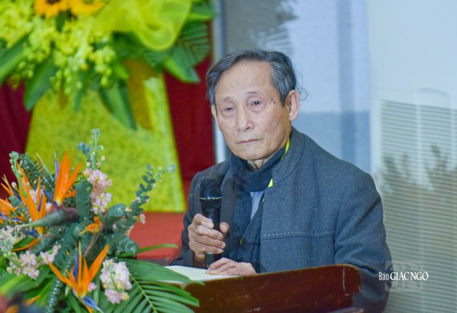 Giáo sư Lê Mạnh Thát đọc đề dẫn Hội thảo