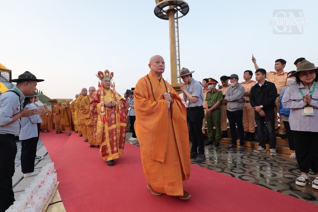 Hòa thượng Thích Lệ Trang, Trưởng ban Nghi lễ Trung ương đương vi Sám chủ buổi lễ an vị