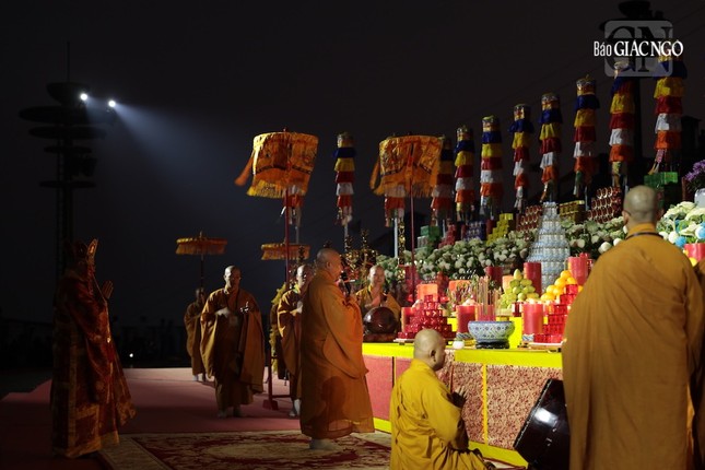 Sau khóa lễ an vị là lễ hô thần nhập tượng theo nghi lễ Phật giáo miền Bắc