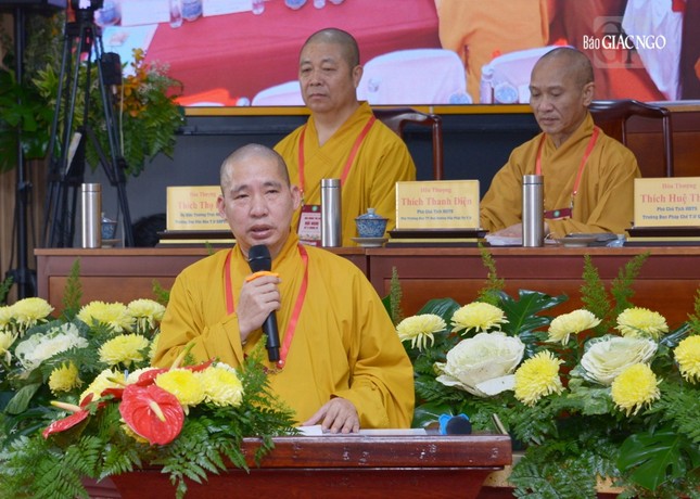 Thượng tọa Thích Thanh Tuấn báo cáo hoạt động Phật sự của GHPGVN năm 2023