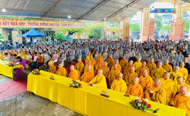 Chư tôn đức Tăng Ni, Phật tử và quý khách tham dự Chư tôn đức Tăng Ni, Phật tử và quý khách tham dự