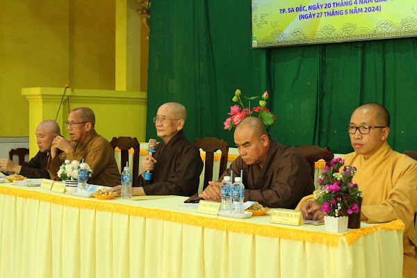 Hòa thượng Thích Chơn Minh chủ trì buổi họp
