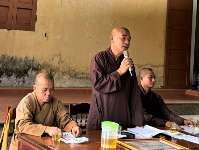 Đại đức Thích Nguyên Mãn chủ trì buổi họp