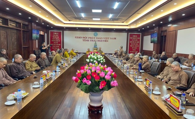 Quang cảnh buổi họp triển khai hoạt động Phật sự của Ban Trị sự GHPGVN tỉnh Thái Nguyên