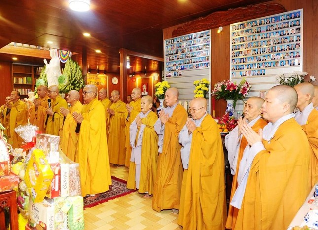Chư tôn đức Tăng Ni thành kính tưởng niệm