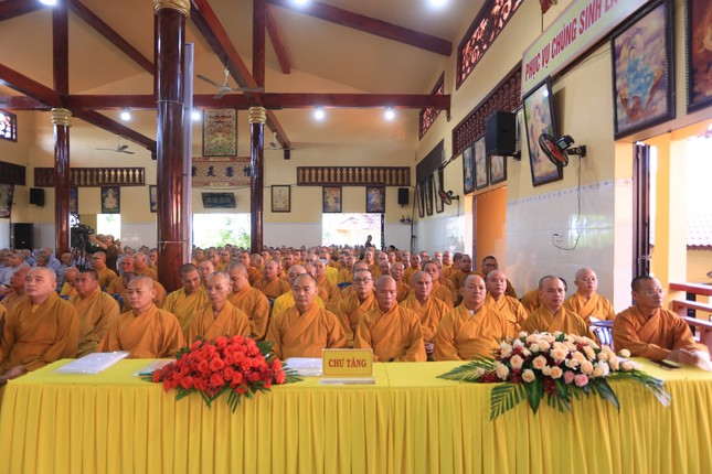 Chư tôn đức Ban Trị sự, các huyện thị toàn tỉnh tham dự