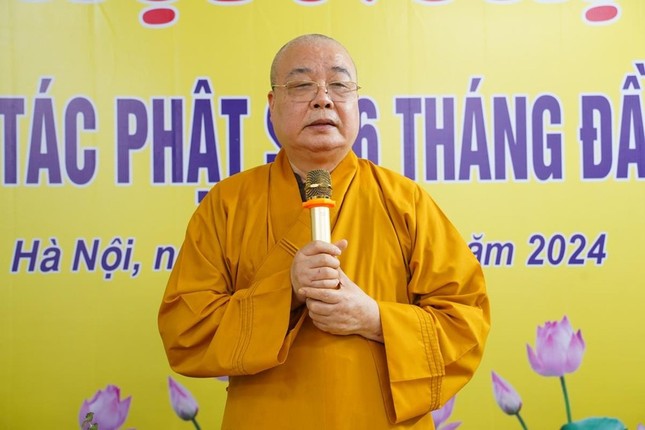 Hòa thượng Thích Thanh Nhiễu ban đạo từ