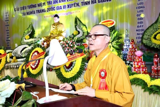 Thượng tọa Thích Nguyên Toàn, Trưởng ban Tổ chức phát biểu khai mạc