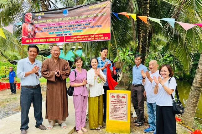 Con đường nông thôn dài 830 mét được xây dựng bằng bê-tông tại ấp Rô 1, xã Nhị Long - Ảnh: L.B