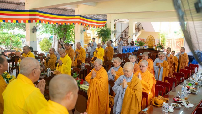 Chư hành giả Tăng Ni tham dự