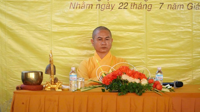 Thượng tọa Thích Bổn Nghĩa ban lời đạo từ và khuyến tấn tu sinh tu tập đến đạo tràng