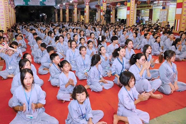 Gần 1.000 thanh thiếu niên Phật tử tham gia khóa tu