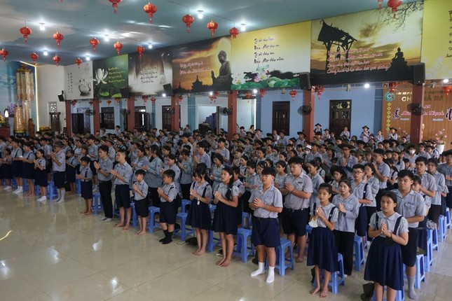 Các đoàn sinh Gia đình Phật tử Đà Nẵng được nhận quà khuyến học Các đoàn sinh Gia đình Phật tử Đà Nẵng được nhận quà khuyến học