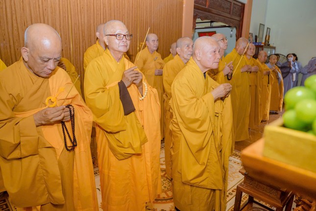 Chư tôn giáo phẩm dâng hương tưởng niệm Giác linh Tổ sư Khánh Thông Chư tôn giáo phẩm dâng hương tưởng niệm Giác linh Tổ sư Khánh Thông