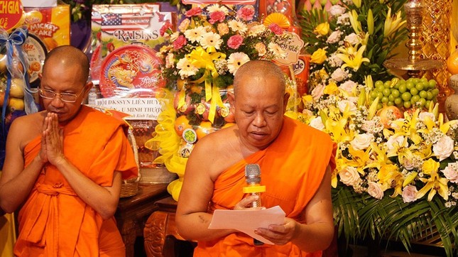 Thượng tọa Danh Phản cung tuyên tiểu sử Trưởng lão Hòa thượng Danh Nhưỡng