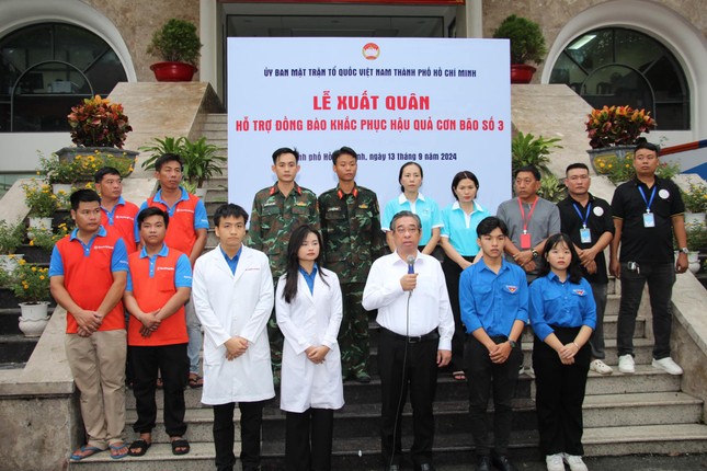 Ông Nguyễn Phước Lộc, Phó Bí thư Thành ủy, Chủ tịch Ủy ban MTTQVN TP.HCM phát biểu tại lễ xuất quân đến với đồng bào miền Bắc - Ảnh: MTTQVN TP