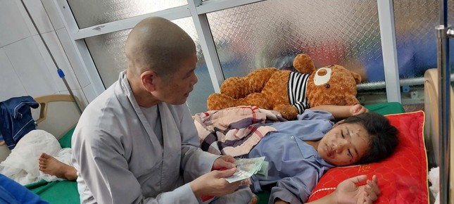 Hỗ trợ viện phí cho các cháu tại Bệnh viện Đa khoa Bảo Yên