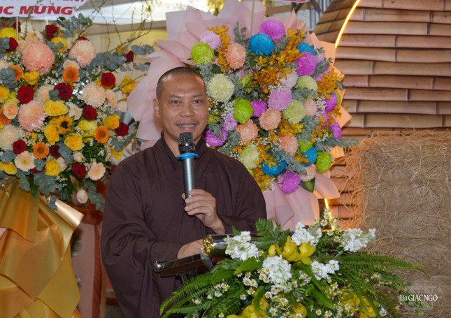 Thượng tọa Thích Trí Chơn, Trưởng ban Văn hóa GHPGVN TP.HCM phát biểu khai mạc