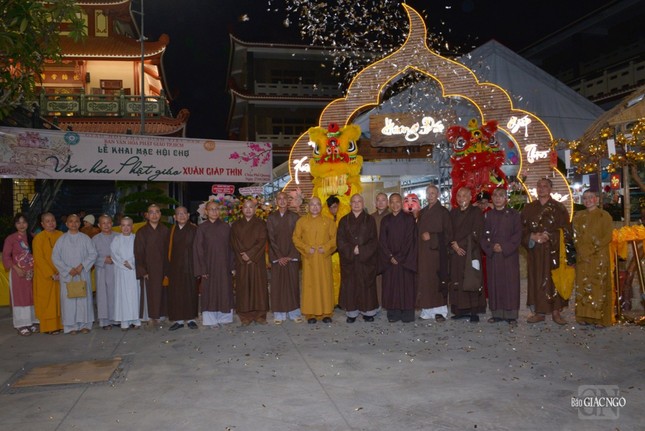 Hội chợ văn hóa Phật giáo do Ban Văn hóa GHPGVN TP.HCM tổ chức kéo dài đến hết ngày 25 tháng Chạp Quý Mão (4-2-2024) tại chùa Phổ Quang (Q.Tân Bình, TP.HCM)