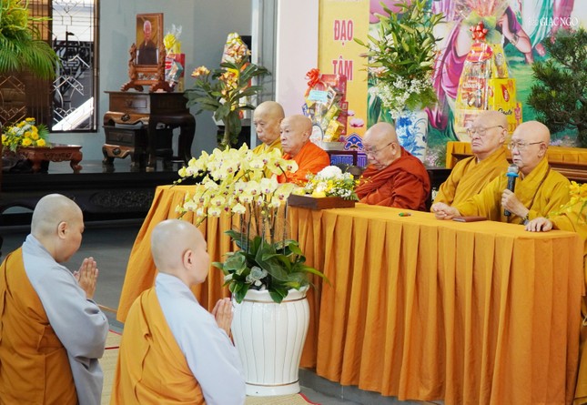 Hòa thượng Thích Tịnh Thành thay lời chư tôn đức Chứng minh ban lời giáo giới