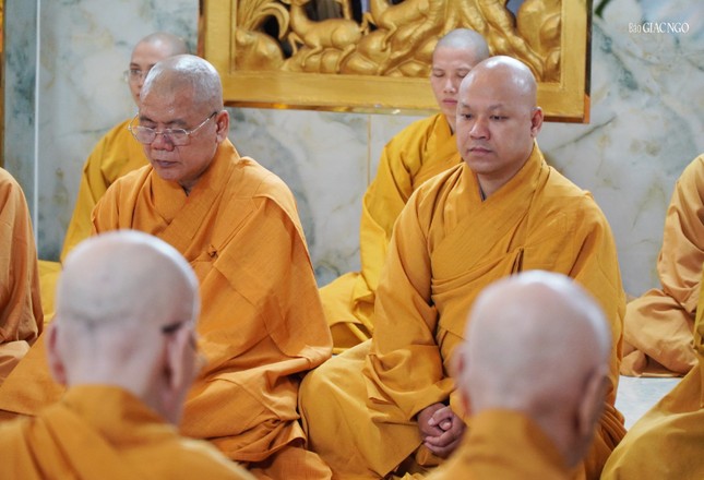 Trang nghiêm nghe giới pháp Trang nghiêm nghe giới pháp