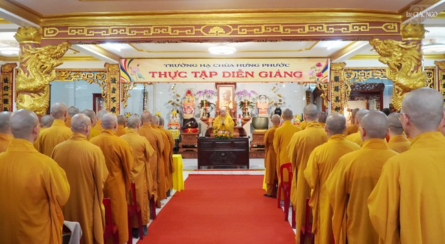 Các trường hạ Tăng trên địa bàn: chùa Vĩnh Nghiêm, Xá Lợi, thiền viện Quảng Đức, chùa Hưng Phước, Phật Đà, Candaransi (Nam tông Khmer)