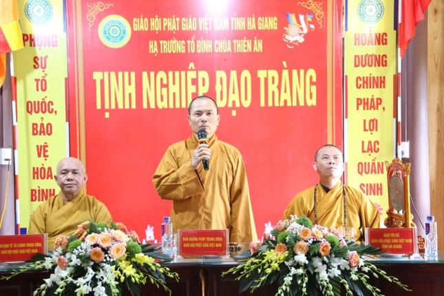 Thượng tọa Thích Minh Thuận sách tấn chư hành giả an cư