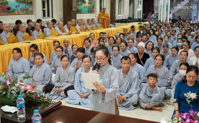 Phật tử Diệu Đài tác bạch cúng dường pháp y Phật tử Diệu Đài tác bạch cúng dường pháp y