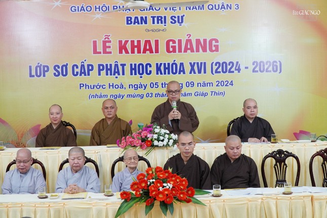 Đại đức Thích Thiện Châu, Phó Thường trực Ban Trị sự GHPGVN Q.3 phát biểu chỉ đạo