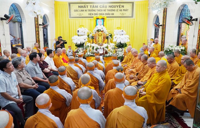 Trang nghiêm lễ truy niệm