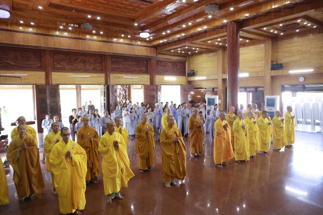 Khóa lễ cầu nguyện tại chánh điện