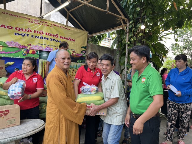 Chùa Từ Tân chia sẻ khó khăn với người dân Chùa Từ Tân chia sẻ khó khăn với người dân