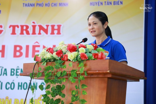 Bà Nguyễn Thu Hương phát biểu Bà Nguyễn Thu Hương phát biểu