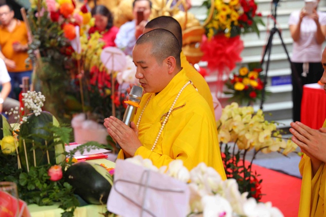 Đại đức Thích Nguyên Bửu dâng lời phát nguyện