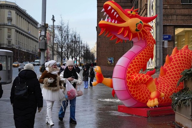 Một tác phẩm hình rồng trưng bày trên một tuyến phố ở trung tâm thủ đô Moskva