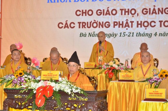 Hòa thượng Thích Khế Chơn ban đạo từ