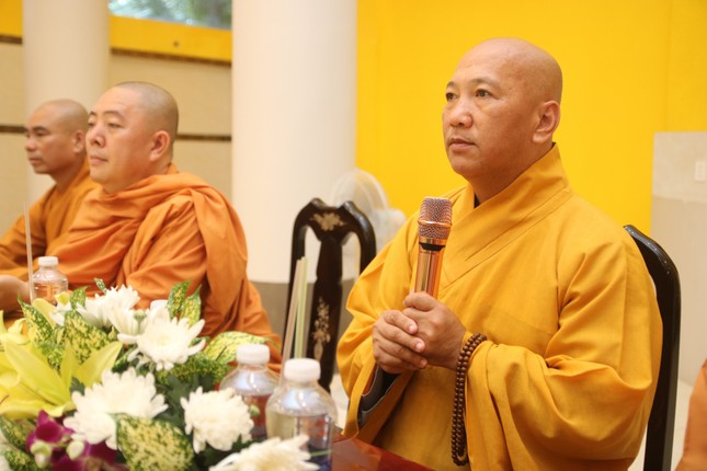 Thượng tọa Thích Giác Nguyên sách tấn đạo tràng Phật tử tại chùa Phước Thới